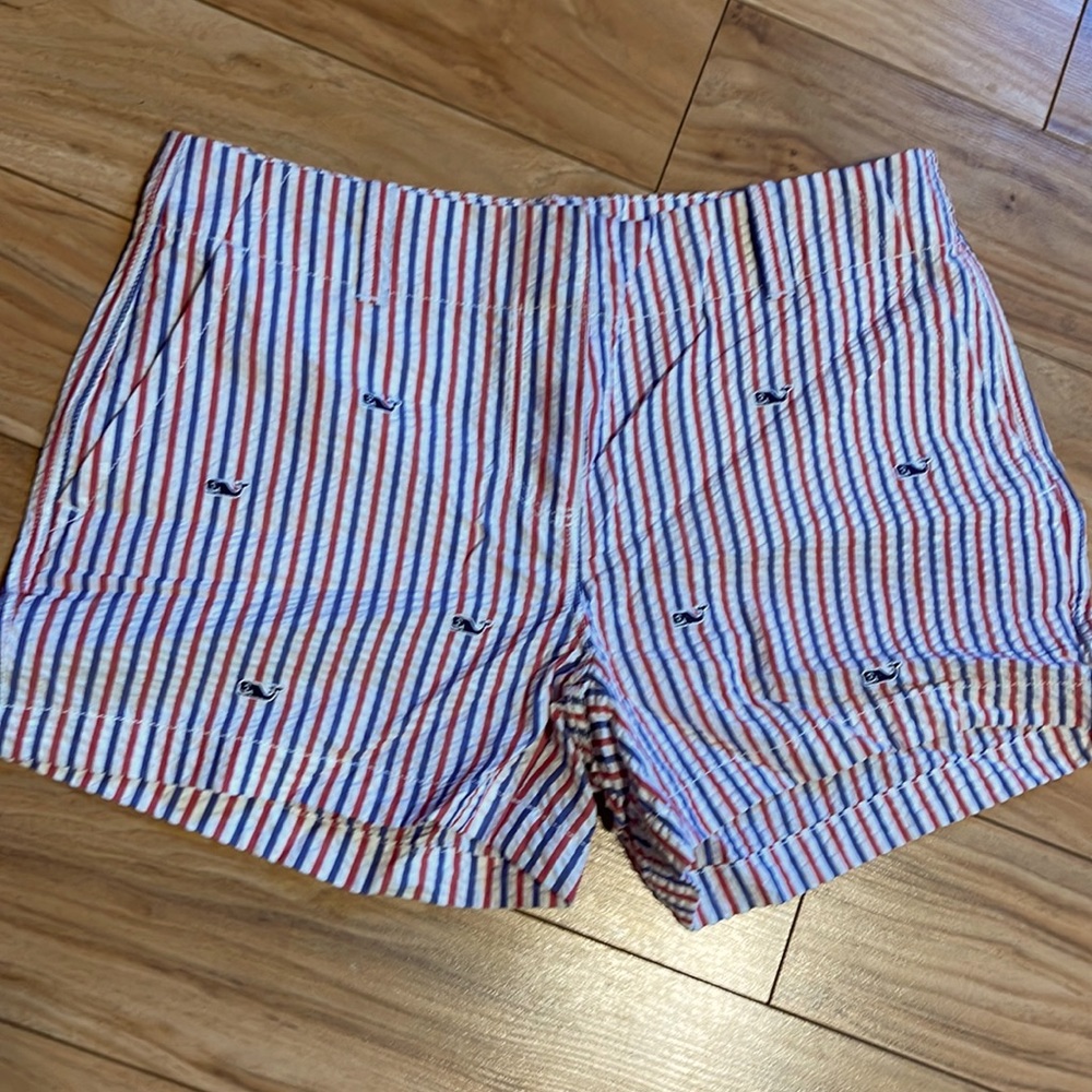 Vineyard Vines ladies shorts with tags.